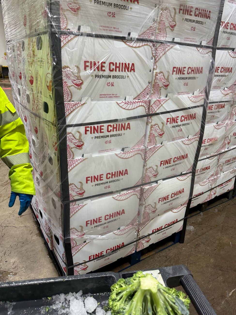 Fine China premium broccoli cartons palletized for shipment